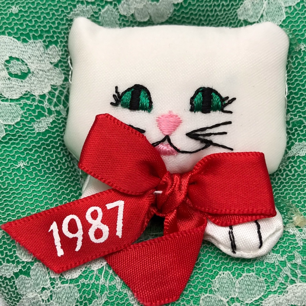 1987 Fancy Feast Collectible Christmas Ornament